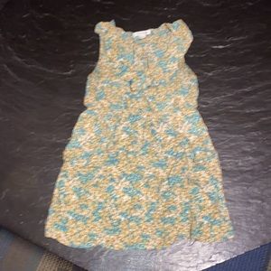 Summer calico top with ruffled neckline. Discreet pockets on front, very soft 🍦